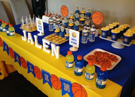 Basket Ball Theme Party | CatchMyParty.com Warriors Basketball Party, Golden State Warriors Party, Golden State Warriors Birthday, Ball Theme Party, Basketball Themed Birthday Party, Ball Birthday Party, Basketball Baby Shower, Themed Centerpieces, Basketball Theme Party