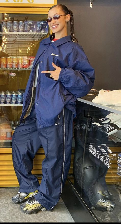 Nike Track Pants Outfits, Blue Hoodie Outfit, Tracksuit Outfit Women, Track Pants Outfit, Winter Pants Outfit, Tracksuit Outfit, Pants Outfit Men, Bella Hadid Outfits, Instagram Videos