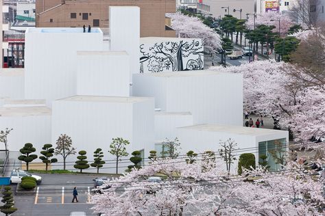 Art Gallery Photography, Aomori Japan, Modern Japanese Architecture, Ryue Nishizawa, Co Housing, Gallery Photography, Futuristic Building, Dynamic Art, Aomori