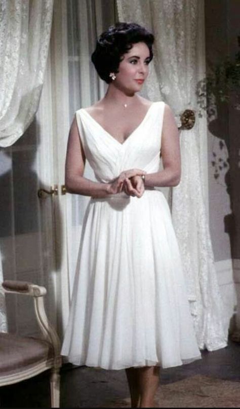 Elizabeth Taylor Elizabeth Taylor Style, Style Icons Women, Helen Rose, White Vintage Dress, Beautiful White Dresses, Cocktail Dress Prom, White Cocktail Dress, Tin Roof, Taylor White