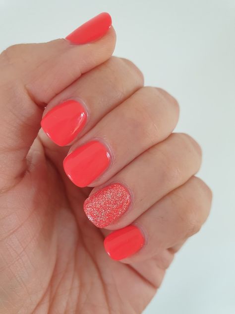 Coral Biab Nails, Summer Builder Gel Nails Short, Fun Gel Nails For Summer, Hot Coral Nails, Coral Pink Glitter Nails, Bright Coral Nails With Glitter, Sparkly Coral Nails, Vaca Nails, Glitter Accent Nails