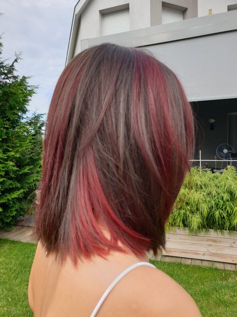 Brown Hair Red Highlights Short, Red Hair Streaks Short Hair, Short Dark Brown Hair With Red Lowlights, Red Highlights On Dark Hair Straight, Red Highlights In Short Brown Hair, Burgundy Shoulder Length Hair, Minimal Hair Dye Ideas, Red And Brown Short Hair, Pomegranate Hair Color