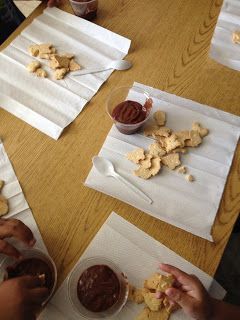 Farm Animal Crackers and Pudding "Mud" Snack Halloween Mystery Dinner, Mud Pudding, Farm Unit Preschool, Farm Vbs, Classroom Snacks, Farm Animals Preschool, Farm Lessons, Farm Theme Preschool, Mystery Dinner Party