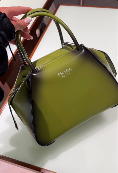 #prada2022 #handbags #purses #designer #prada #green #trendy #pradafall2022 #handbag #vogue #voguerunaway Handbags For Girls, Sac En Cuir Diy, Trending Handbags, My Style Bags, Luxury Bags Collection, Expensive Handbags, Handbag Essentials, Spring Styles, Ladies Bag