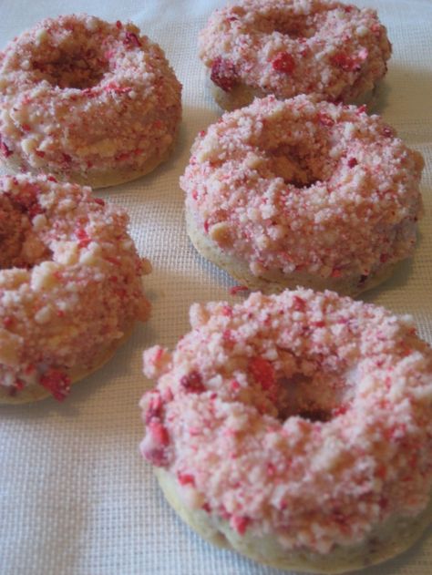 Good Humor Strawberry Shortcake, Breakfast Donuts, Strawberry Shortcake Ice Cream, Strawberry Crunch, Homemade Donuts Recipe, Baked Doughnuts, Baked Donut Recipes, Ice Cream Bar, Basic Cake