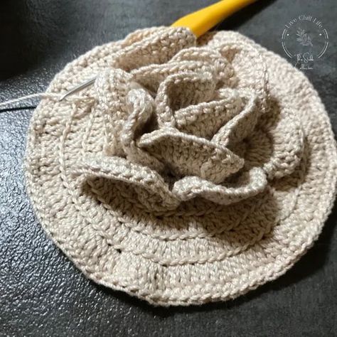 Rose Knitting Pattern, 3d Crochet Flowers Free Pattern, Crochet Roses Free Pattern, Free Crochet Rose Pattern, Coasters Ideas, Chill Life, Crochet Rose Pattern, Flower Coasters, Flowers Unique