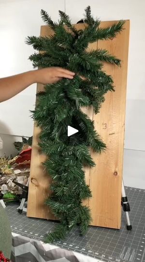 How To Make Christmas Swags, White Christmas Swags Ideas, Door Swag Diy How To Make, Diy Christmas Swag How To Make, Christmas Door Swags Diy, Christmas Swags Diy, Christmas Teardrop Swags, Christmas Swags For Front Door, Christmas Swags Ideas