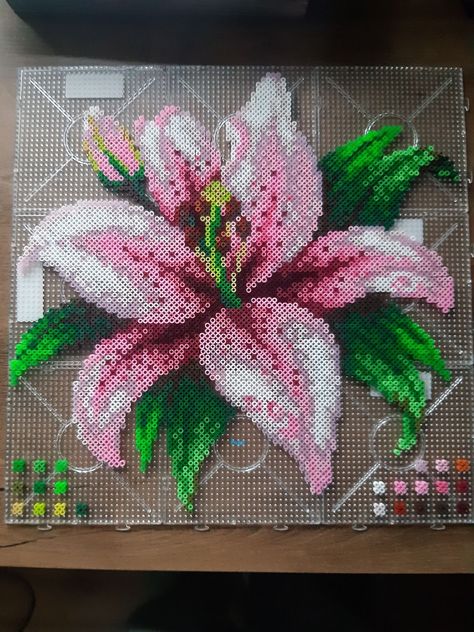 Ramona Flowers Perler Beads, Hama Beads Patterns Flower, Perler Bead Patterns Flowers, Lotus Pixel Art, Big Perler Beads Ideas, Detailed Perler Bead Patterns, Perler Bead Patterns Large, Hamma Beads Ideas Easy, Flower Pearler Bead