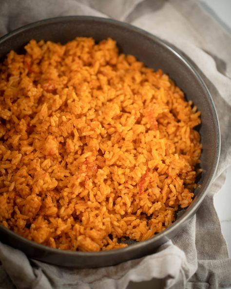 Jollof Recipe, Hot Honey Fried Chicken, Jollof Rice Recipe, Teriyaki Chicken Meatballs, Honey Fried Chicken, Jamaican Curry Chicken, Ghanaian Food, Jamaican Curry, Real Honey