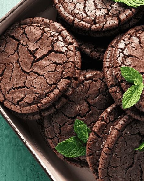 Contest-Winning Chocolate Mint Cookies 🍪🌿 Are you ready to treat yourself to an irresistible blend of chocolate and mint? These Contest-Winning Chocolate Mint Cookies are the perfect indulgence. Soft, chewy, ... Read more Chocolate Mint Sandwich Cookies, Choc Mint Cookies, Christmas Mint Cookies, Winning Cookie Recipes, Chocolate Mint Desserts, Mint Treats, Mint Chocolate Cookies, Mint Chocolate Recipes, Mint Chocolate Desserts