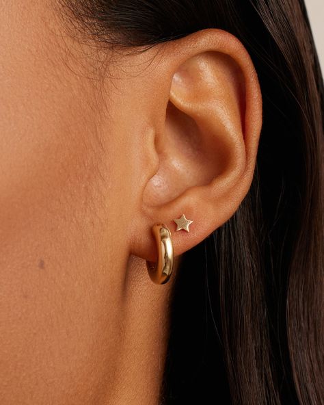 14k Gold Lou Huggies 2 Peircings Earring Gold, Two Piercing Earring Ideas, 2nd Piercing Earrings Ideas, Second Piercing Earrings Ideas, Earring Ideas For Two Holes, Two Piercings Ear, Double Piercing Earrings Ideas, Double Ear Piercing Ideas, Gold Double Earrings