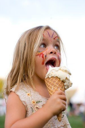 Ice Cream Pictures, Children Laughing, Ice Cream Kids, Cream Photography, Ice Cream Photography, Italian Chef, Eating Ice, Ice Cream Photos, Henna Tattoo Designs Simple