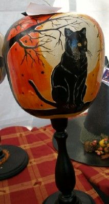 Painted Apple Gourds Ideas, Painted Gourds Ideas Halloween, Apple Gourds Ideas, Thanksgiving Gourds, Apple Gourd, Cat Gourd, Birdhouse Gourds, Craft Pumpkins, Fall Gourds