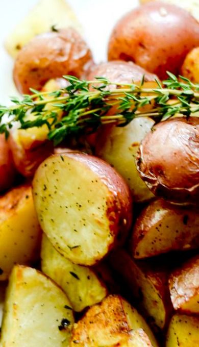 Small White Potatoes Recipe, Ina Garden, Best Ina Garten Recipes, Recipe Diaries, Perfect Roast Potatoes, Perfect Roast Chicken, Garlic Roasted Potatoes, Perfect Roast, Roasted Potato Recipes