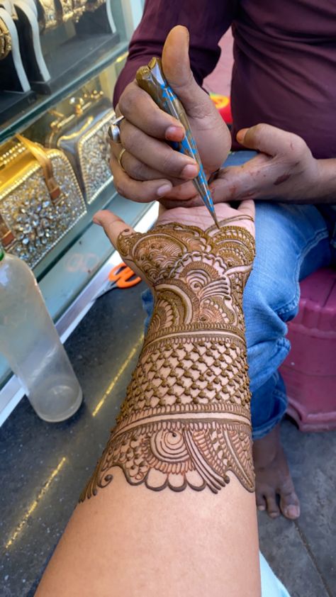 Mehendi Snapchat Story, Mehndi Snapchat Story, Mehandi Snap, Mehendi Snap, Karvachauth Photoshoot, Bandage On Hand Dpz, Pooja Photos, Transformation Quotes, Simple Mehendi Designs