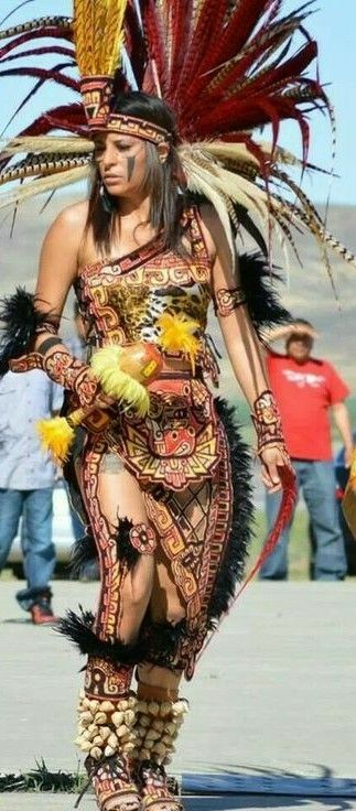 Aztec Clothing Traditional, Aztec Headdress, Aztec Costume, Head Peice, Aztec Clothing, Native American Dance, Pastel Goth Outfits, Ancient Aztecs, Aztec Culture