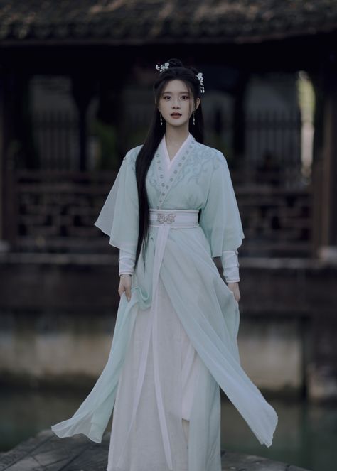 Royalty Clothing, Chinese Princess Dress, Asian Traditional Clothes, Chinese Fancy Dress, Traditional Asian Dress, Chinese Traditional Costume, Ancient Chinese Dress, Face Swap, Chinese Style Dress