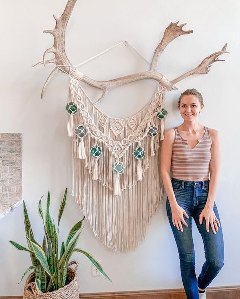 ANGELA HOLM 💛 (@holmmademacrame) posted on Instagram: “DONE ✅ Finally finished this caribou antler wall piece! This beautiful pieces of made in a cruelty free caribou shed , 100% cotton cord…” • May 25, 2022 at 4:50am UTC Macrame On Antlers, Rustic Macrame, Antler Macrame, Antler Wall Hanging, Reindeer Horns, Antlers Decor, Antler Wall, Hanging Diy, Antler Art