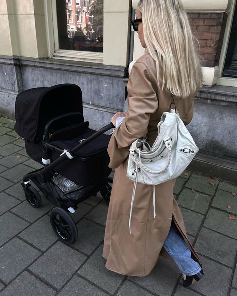 Bugaboo Fox 3, Mom Ootd, Bugaboo Stroller, Bouncy Hair, Curls For Long Hair, Nursery Room Design, Long Layered Haircuts, 90s Looks, Stylish Mom