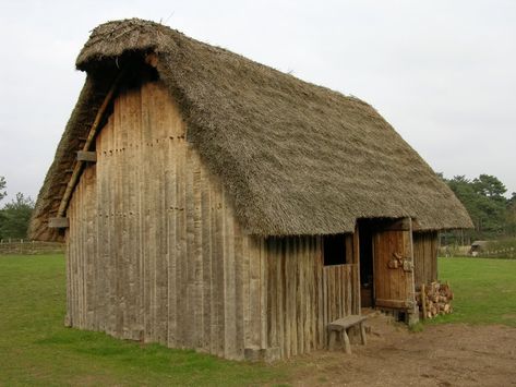 Thatched Medieval house - most medieval homes were cold, damp, and dark. Many peasant families ate, slept, and spent time together in very small quarters, rarely more than one or two rooms. The houses had thatched roofs and were easily destroyed. Medieval Homes, Interior Paint Finishes, Medieval Peasant, Medieval House, Fantasy Village, Thatched House, Genghis Khan, Medieval Village, Medieval Houses