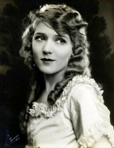 Historical Hairstyles, Female Movie Stars, Mary Pickford, Film Icon, Silent Film Stars, Hollywood Cinema, Old Hollywood Stars, Classic Actresses, Canadian Actresses