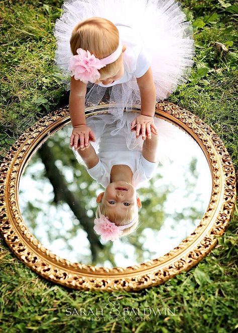 Diy One Year Pictures First Birthdays, 1st Birthdays Photo Shoot, Easy 1st Birthday Photoshoot, First Birthday Mirror Pictures, 1st Birthday Outside Photo Shoot, Baby Girl 1st Birthday Photoshooting Ideas, One Birthday Photoshoot Ideas, First Bday Pics, Unique First Birthday Photoshoot Ideas