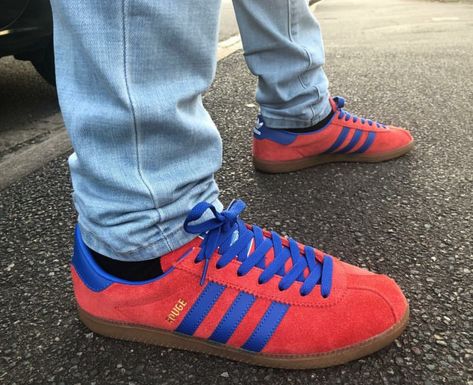 Adidas Rouge on feet on the street... Adidas Og, Vintage Trainers, Football Casuals, Adidas Retro, Adidas Gazelle Sneaker, Cool Kids, Adidas Originals, Adidas Sneakers, Adidas