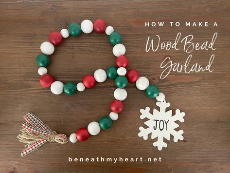 Christmas Garland Ideas, Garland For Christmas, Christmas Bead Garland, Wood Beads Diy, Garland Ideas, Merry Christmas Tags, Wooden Bead Garland, Easy Christmas Gifts, Christmas Bead