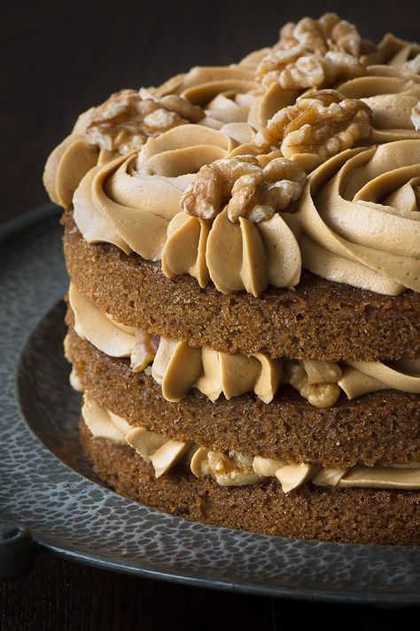 Coffee Walnut Cake, Coffee And Walnut Cake, Coffee Buttercream, Walnut Recipes, Cinnamon Roll Cake, Sponge Cake Recipes, Walnut Cake, Delicious Coffee, Coffee Cake Recipes