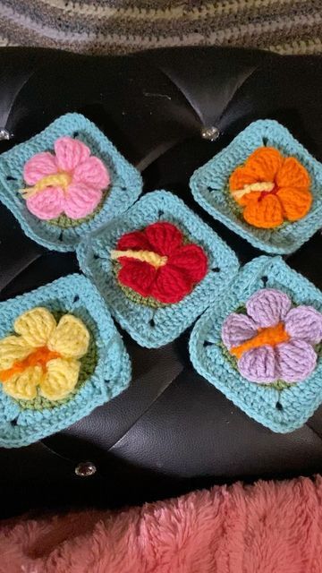 Seashell Granny Square Crochet, Tropical Flower Crochet Pattern, Crochet Square Patterns Flower, Hibiscus Granny Square, Crochet Beach Granny Square, Hawaii Crochet Patterns, Granny Square Items, Seashell Granny Square, Crochet Disney Granny Squares