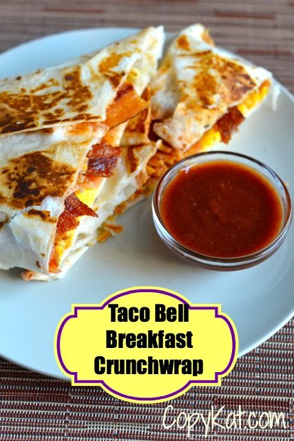 Taco Bell Breakfast Crunch Wrap from CopyKat.com Taco Bell Breakfast Crunch Wrap, Breakfast Crunch Wrap, Taco Bell Breakfast, Breakfast Crunchwrap, Breakfast Quesadilla, Crunch Wrap, Copykat Recipes, Copycat Restaurant Recipes, Cat Recipes