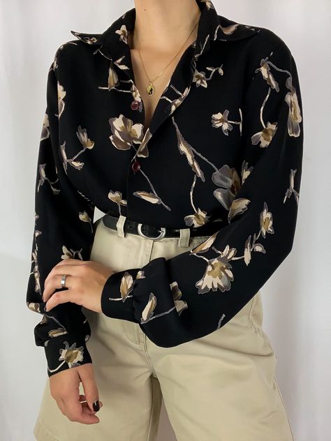 Floral Academia Outfit, Dark Floral Outfit Aesthetic, Black Floral Shirt Outfit, Goth College Outfit, Tr Outfit, Fall Dress Outfit Ideas, Floral Fall Dress, Crop Top Ideas, Floral Shirt Outfit