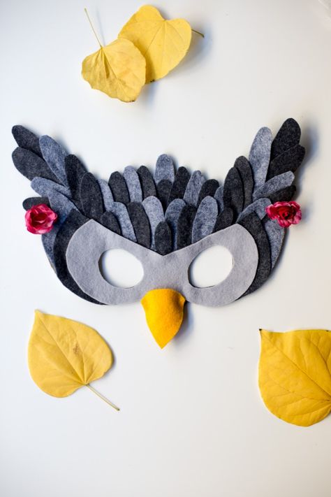 FREE Felt Owl Mask Pattern by Anne Weil of Flax & Twine                                                                                                                                                                                 More Doll Masks, Diy Felt Animals, Mask Craft, Felt Animal Masks, Owl Quilts, Owl Mask, Mask Patterns, Owl Costume, Baby Kostüm