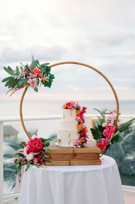 Beach Wedding Cake Table, Wedding Cake Table Ideas, Cake Table Ideas, Hawaiian Wedding Themes, Hibiscus Wedding, Wedding Cake Table Decorations, Tropical Wedding Cake, Tropical Centerpieces, Tropical Wedding Theme