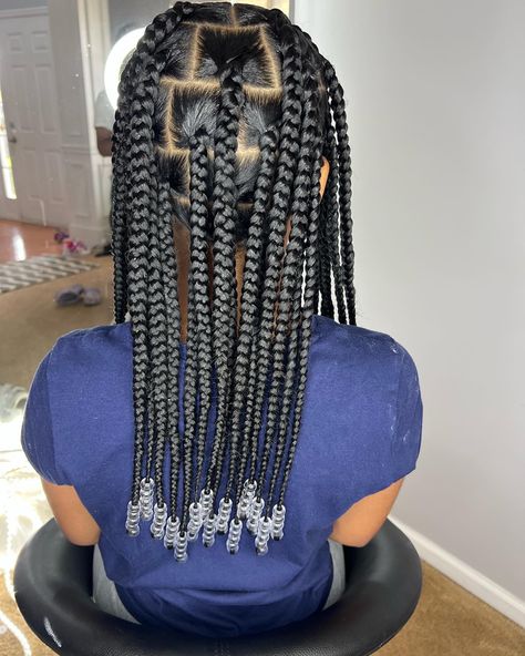 Short Jumbo Braids With Beads, Kids Jumbo Knotless Braids, Jumbo Box Braids With Beads, Box Braids With Beads Short, Knotless W Beads, Jumbo Knotless Braids With Beads, Braids With Beads Short, Knotless Box Braids With Beads, Winter Braids