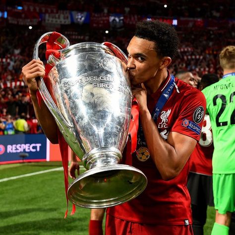 Arnold Wallpaper, Champions League Logo, England World Cup Squad, Arnold Photos, Liverpool Champions League, Champions League Trophy, Liverpool Champions, Trent Alexander Arnold, Liverpool Wallpapers