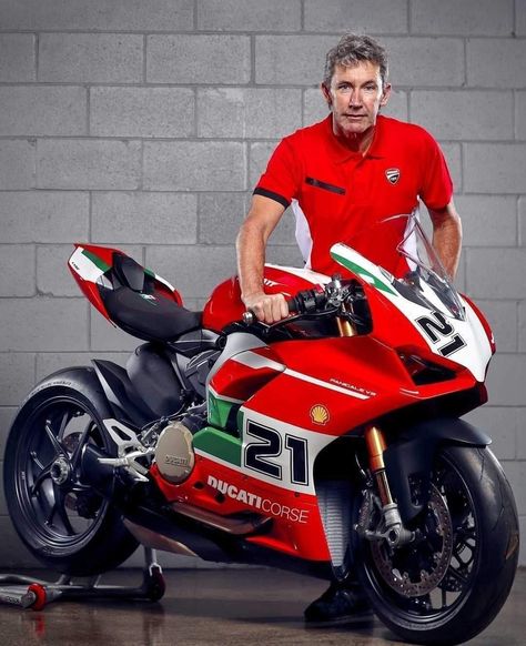 Ducati Panigale V2 Bayliss, Ducati Panigale V2, Ducati Desmo, Ducati Sport Classic, Big Bike, Italian Motorcycles, Sales Promotion, Ducati Panigale, Hot Bikes