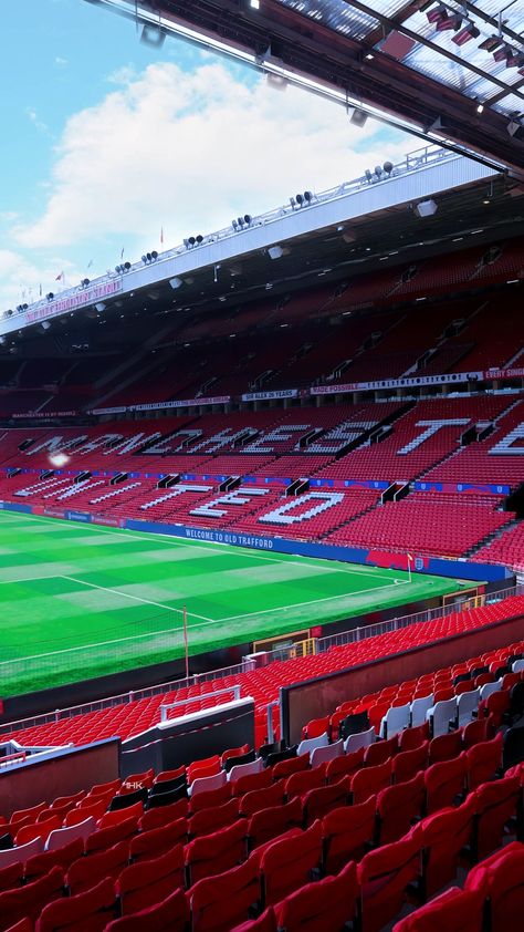 Manchester United Stadium, Old Trafford Stadium, Massage Room Decor, Stadium Wallpaper, British Football, Manchester United Wallpaper, New Wallpaper Iphone, Manchester United Fans, Football Photos