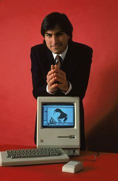 1984: Steve Jobs with the Macintosh 128k, the original Macintosh computer from Apple Steve Jobs Photo, Next Computer, Inspirational Celebrity Quotes, All About Steve, Steve Jobs Apple, Steve Wozniak, Robert Duvall, Country Music Quotes, Twitter Design