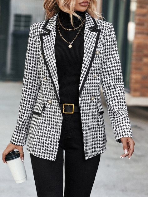 Black And White Blazer Outfit, Houndstooth Blazer Outfit, White Blazer Outfits, Outfit Elegantes, Women Blazers, Black White Blazer, Sleeve Placket, Black And White Style, Elegant Pattern