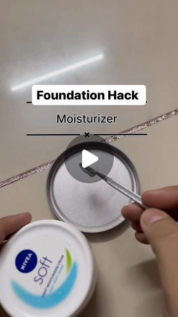 Makeup Base Tutorial, Foundation Hacks, Foundation Tutorial, Round Face Makeup, Foundation Tips, Makeup Tips For Older Women, Women Health Care, Hair And Makeup Tips, Face Makeup Tips