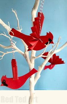 Easy Paper Fan Cardinal Ornament for Christmas. How to make a paper fan bird. This stunning red bird ornament is a beautiful Christmas Ornament. Make it from scratch or make use of the handy Cardinal Template. Aren't they simply vibrant? Love paper crafts for Christmas! Cardinal Template, Paper Cardinal, Christmas Papercrafts, Bird Template, Cardinal Ornaments, Paper Christmas Ornaments, Winter Ornaments, Paper Fan, Paper Birds