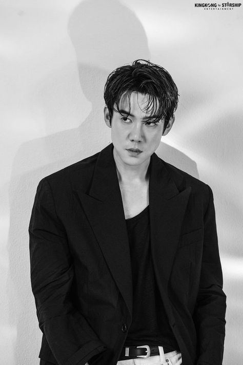 Korean Husband, Dr. Romantic, Yoo Yeon Seok, Hospital Playlist, Cute Mobile Wallpapers, Eric Nam, Foto Shoot, Asian Celebrities, 영감을 주는 캐릭터