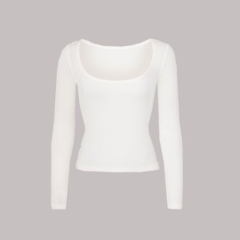 𝘝𝘢𝘯𝘪𝘭𝘭𝘢 𝘨𝘪𝘳𝘭𝘴 Clean Girl Tops, Vannila Girl Clothes, Vanilla Girl Clothes, Coquette Tops Png, Vanilla Aesthetic Sent, Vinilla Girl Wallapaper, Fitted V-neck Coquette Tops, Cute White Tops, Single Shirt