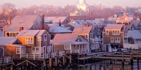 While Nantucket may be New England's quintessential summer destination, fall might actually be the best time of year to visit this island off the coast of Cape Cod. Nantucket Hotels, Fall Beach, Cheap Fall, Fall Vacations, Nantucket Island, Beach Towns, Conde Nast Traveler, Conde Nast, Beach Town