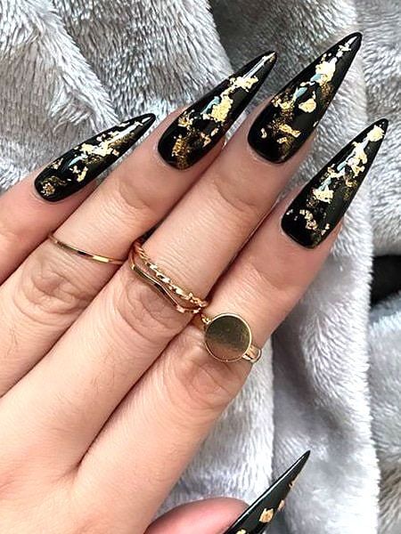 Marbling Nails, Gold Flake Nails, Summer Stiletto Nails, Stiletto Nail Designs, Gold Stiletto Nails, Matte Stiletto Nails, Red Stiletto Nails, Nail Vibes, Black Gold Nails