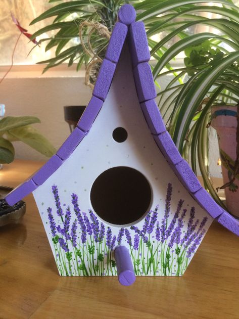 Cute Bird House Painting Ideas Flowers, Bird House Ideas Painted, Painting Birdhouses Ideas Simple, Painted Bird Houses Ideas, Bird House Painting Ideas, Birdhouse Painting Ideas, Birdhouse Painting, Bird House Plans Free, Hand Painted Birdhouses