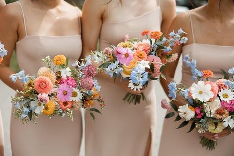 March Wedding Flowers, Wildflower Wedding Theme, Gorgeous Pics, Jasmine Wedding, Taupe Bridesmaid Dresses, Neutral Bridesmaid Dresses, Beachy Wedding, Colorful Wedding Flowers, Bridesmaid Colors