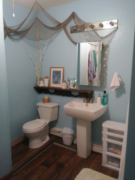 Small Bathroom Ocean Theme, Under The Sea Bathroom Decor, Sea Shell Bathroom Ideas, Sailboat Bathroom, Sea Bathroom Ideas, Under The Sea Bathroom Ideas, Bathroom Ocean Theme, Ocean Bathroom Ideas, Sea Themed Bathroom