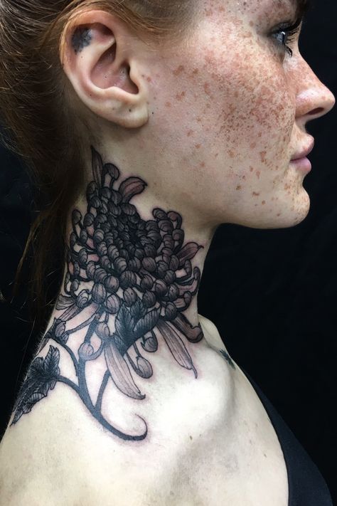 Polly Ellens, Tattoo Neck, Chrysanthemum Tattoo, Top Tattoos, Next Tattoo, Ankle Tattoo, Tattoo Model, Tattoo Placement, Japanese Tattoo